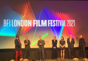 Isobel Waller-Bridge Instagram - What a night! 🖤 @christianschwochow #jessicabrownfindlay #jeremyirons #AndrewEaton #robertbathurst
#Munich:TheEdgeofWar @netflixuk 

@benpower we talked about you all night ❤️

My brilliant music team
Score mix - @fionatron 
Music editor - Poppy Kavanagh
Conductor and orchestrator - Rob Ames 

Special thanks to amazing @madliner @galbisen and Rob Ames for coming in early doors to workshop my ideas so I could build layers and layers of sounds months before the sessions ⚡️

Thank you @britishfilminstitute #lff!