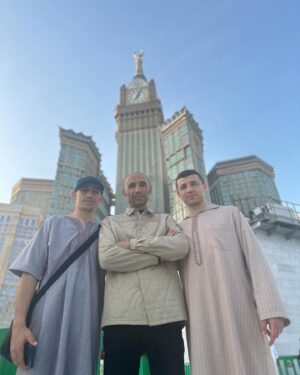 Israil Madrimov Instagram - Assalomu alaykum va rahmatullahi wa barakatuh barchangizga Ramazon Hayit bayrami muborak bo’lsin!🌙🤲

Assalamu alaykum va rahmatullahi wa barakatuh Eid Al Fitr mubarak to all of you!🌙🤲