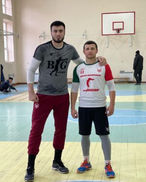 Israil Madrimov Instagram - HAPPY BIRTHDAY Do’stim tabrikliman 🎂Allah umringa risqinga baraka bersin inshallah yana bir marta olimpiada oyinida oltin medal sohibi bo’lip qaytgin🤲🏻