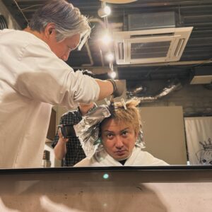 Issa Hentona Instagram - 今日はメンテナンスデイ💁

しかし頭の中は…📓🎤🎼🕺🪩🌀💦

時間が無い〜🤪

切り替えて休むのも大事👌

皆さん良き１日を🤲

#livedapump2024pumpitup 
#dapump 
#issa 
#dpc