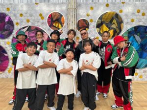 Issa Hentona Instagram - FNS歌謡祭夏のオープニングを皆んなで盛り上げて来たぜ🔥

将来有望な戦士達👍

#fns歌謡祭夏 
#pumpitup 
#パンピラ 
#jdsfブレイキンアンセムソング 
#dapump 
#takumathegreat