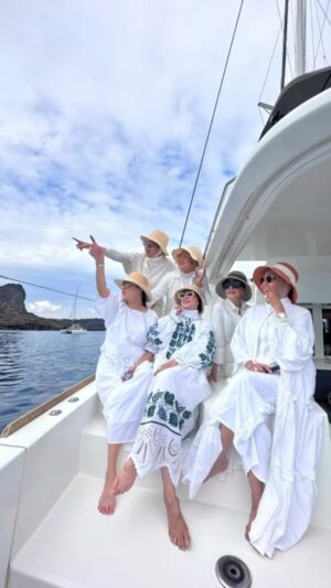 Ita Mustafa Instagram - explore the santorini by the sea ……
