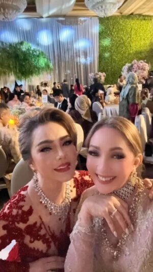 Ita Mustafa Instagram - ladies at the party ….