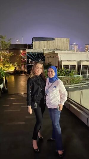 Ita Mustafa Instagram - yeiyyy its  friday  night…. time to have  fun