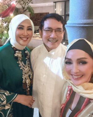Ita Mustafa Instagram - setelah kesekian kali nya kita dihibur yana hulio …. owesome …
