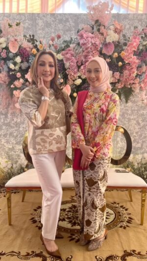 Ita Mustafa Instagram - alhamdulilah …. semoga lancar pernikahannya  hari ini ya vanesha dan nayaka ….ga terasa keponakan udah mau nikah aja ..