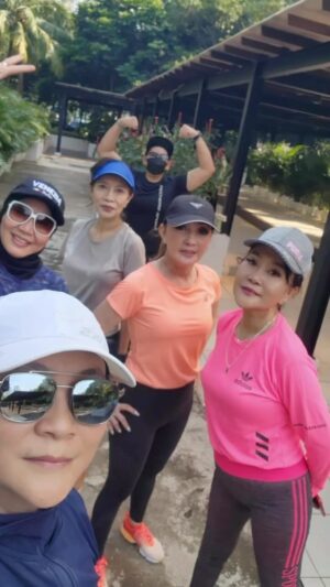 Ita Mustafa Instagram - yuk …,