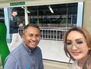 Ita Mustafa Instagram - uji coba kereta api cepat bersama bpk menhub budi karya .. trima ksh pak jokowi  dan pak budi yg telah mengundang .. …