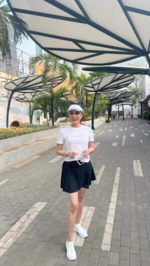 Ita Mustafa Instagram - black and white … keseruan hari ini … olga bersama … b’fast bersama.. tertawa bersama