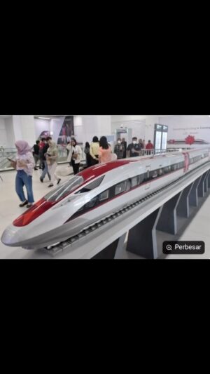 Ita Mustafa Instagram - bersama kemensong dan artis2  uji coba kereta apa cepat jkt-bdg yg ditempuh hanya 41 menit … bravo infonesia