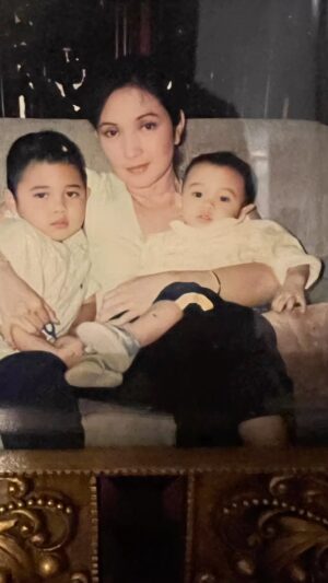 Ita Mustafa Instagram - terima kasih sayang sdh menjadi anak yg baik … yg sll ada utk keluarga … kesayangan semua … happiest birthday sayang .. semoga tercapai apa yg di cita2kan … sehat2 .. murah rejekinya dan sll dlm lindunganNYA.. amin