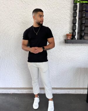 Italo Lopes Instagram - 🖤😮‍💨🐈‍⬛
.
.
.
#explore #dump #photo #moda #man