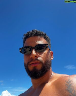 Italo Lopes Instagram - Sexta feira na Bahia ! 🏝️☀️🌊
.
.
.
#explorar #praia #lifestyle #man #bahia