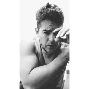 Iván Arana Instagram - "La vida es en color pero el blanco y negro es mas realista". Samuel Fuller 

@anika_francophoto