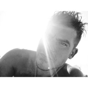 Iván Arana Instagram - "Solamente el mar"

#miamibeach
