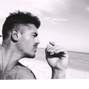 Iván Arana Instagram - "Solamente el mar"

#miamibeach