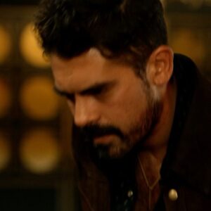 Iván Arana Instagram - ¿Mis vatos, cómo les ha sorprendido el cachorro en esta temporada? 👀¿Bien fiero, dándole al bisné, rejego con su apá, calentón, sufriendo por Laurita? #ESDLC9