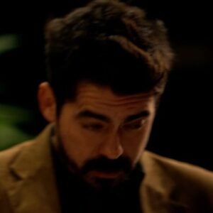 Iván Arana Instagram - ¿Mis vatos, cómo les ha sorprendido el cachorro en esta temporada? 👀¿Bien fiero, dándole al bisné, rejego con su apá, calentón, sufriendo por Laurita? #ESDLC9