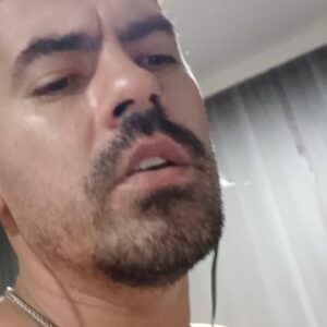 Iván Arana Instagram - "Contigo aprendí"
 Armando Manzanero 

#muchocamper
Entre pelusas de gato