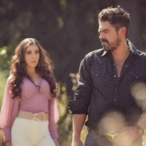 Iván Arana Instagram - " ¿Que es el amor ?
El amor es una niebla que quema 
con la primera luz del día 
de la realidad". Charles Bukowski 

@elsenordeloscielos  Temporada 9 

@karensandovale
@ikertoledano  foto