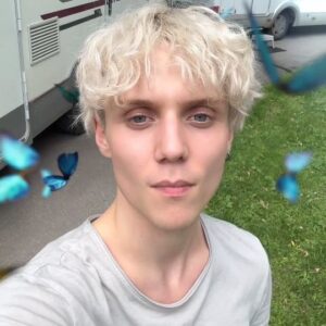 Ivan Dmitrienko Instagram - Что происходит? Новая песня? Второй сезон "Плаксы"? 👀