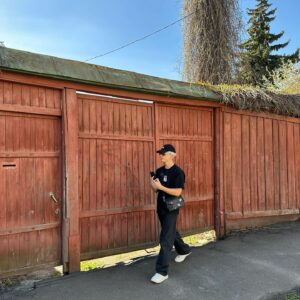 Ivan Dmitrienko Instagram - Дома молят о сносе,
Растения о дожде,
Трамваи о разряде,
А люди о весне…