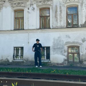 Ivan Dmitrienko Instagram - Дома молят о сносе,
Растения о дожде,
Трамваи о разряде,
А люди о весне…