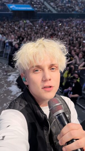 Ivan Dmitrienko Instagram - Питер, у нас с вами особая любовь 🤍

Второй раз собираем арену в честь дня рождения города
