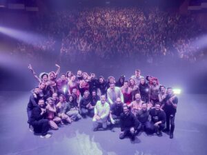 Ivan Labanda Instagram - Así comenzó y así ha terminado “La Jaula de las Locas” tras 5 años.
274 funciones como Georges, 129 funciones como Zaza, una pandemia, una gira, varias temporadas y siempre rodeado de la mejor compañía y del mejor equipo. Una familia para toda la vida! Gracias @angelllacer_oficial @manuguix @andreu.gallen  @miryambenedited @jordisellas @nostromopictures y a toda la gente que ha formado parte de esta maravilla. Emocionar a tanta gente es lo que da sentido a nuestro oficio. Gracias! ♥️ Larga vida a @lajaulaelmusical