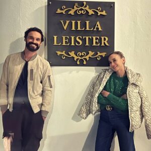 Iván Sánchez Instagram - The #Leister 🎬 #Father & #Son 
#William #Nick 
And my beloved #Rafaella 😜
@martahazas @gabrieloxguevaraa 
My pleasure!! 🙏🏻

✅ & ✅… 
Como dicen por allá… dos rayas más al tigre 🐅🎬🎬 
#Culpables al horno!!

Gracias @primevideoes @primevideo @pokeepsie_films 💥💥 

Hasta 2024 😉