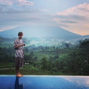 Ivan Usovich Instagram - Если что - сзади вулкан. Так что, господа, жду ваших лайков