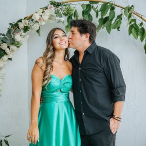 Iván Zamorano Instagram - Orgullosos de tus logros, de terminar tu año escolar muy exitoso, tu último baile antes de tus nuevos desafíos!
Te amamos hija querida❤️❤️❤️