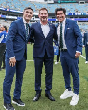 Iván Zamorano Instagram - ¡Con dos cracks que dio el fútbol sudamericano! Un placer verlos, @bambam9oficial y @javierzanetti.
.
With two cracks made in South American football! It was a pleasure seeing you, Iván Zamorano and Javier Zanetti.