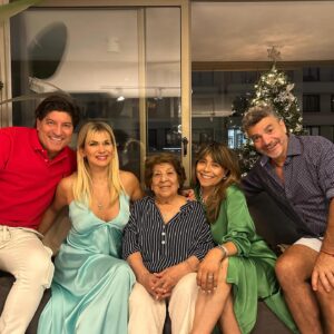 Iván Zamorano Instagram - Disfrutando la Navidad en mi querido Chile 🇨🇱 con mi hermosa familia. Te extrañamos @bludumay y a nuestra familia de Argentina 🇦🇷. Bendiciones para todos y que tengan una linda noche buena!!🎄🎄❤️