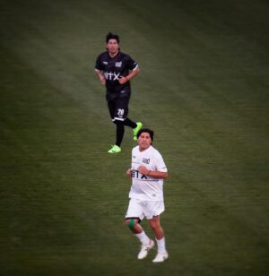 Iván Zamorano Instagram - Momentos inolvidables en 🇨🇱 y en mi segunda casa. Gracias @pajarovaldes por la invitación y por tantas alegrías a nuestro querido @colocolooficial . Éxito en lo que viene!! 🤍🤍🖤🖤
📷 por @xmvtiasgzy