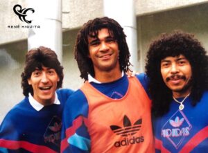 Iván Zamorano Instagram - #tbt Quien tiene mas pelo??😂
 Fotaza año 1992 partido de las estrellas en Múnich🔝🔝⚽️⚽️🌎🌎
@ruudgullit 
@higuitarene1