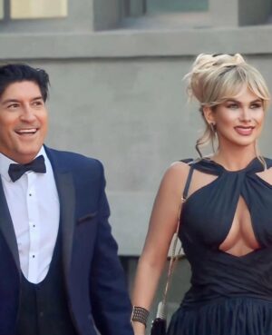 Iván Zamorano Instagram - Gracias a @tntsportscl por la invitación, fue una noche llena de emociones, galas como esta dignifican al fútbol Chileno. 
Muchas felicidades a todos los premiados y homenajeados 👏

👗 @benditoclosetstyle 
@victormc_queen 
💇‍♀️💄@rcastroheimpell 
💍 @elenaestaunchile