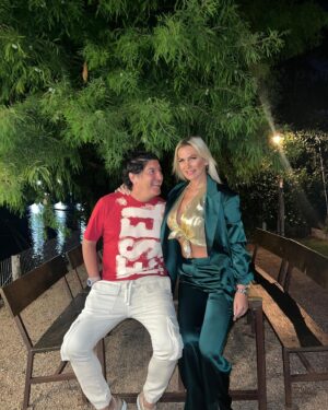 Iván Zamorano Instagram - No puedo pedir mas,, Familia Amor paz asado=felicidad,, felices fiestas para todos, que Dios bendiga sus hogares!!
🙏🙏❤️❤️🍷🍷