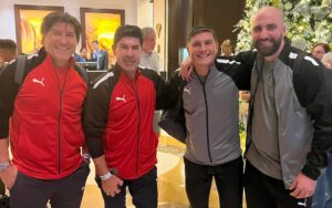 Iván Zamorano Instagram - Partido #LeyendasCONMEBOL una noche mágica con verdaderos cracks, compañeros y amigos. Gracias a todos por el cariño ⚽️⚽️❤️❤️