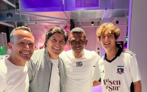 Iván Zamorano Instagram - Partido #LeyendasCONMEBOL una noche mágica con verdaderos cracks, compañeros y amigos. Gracias a todos por el cariño ⚽️⚽️❤️❤️