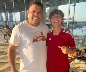 Iván Zamorano Instagram - Torneo #FIFA leyendas, con algunos crack del fútbol mundial !!