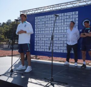 Iván Zamorano Instagram - Orgulloso de este nuevo desafio  y proyecto para el desarrollo formativo  futbolístico para los niños y niñas de mi pais  @interacademychile con partner y amigos @clublaf @ciudaddeportivauss ..vamos por más!!! Inauguración en Santiago con la leyenda de @inter @javierzanetti 

@interclubchile
@hector.landskron
