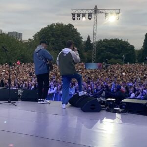Ivan Zasidkevich Instagram - Раскачивали в Москве!
Смотрите, какой вид со сцены и какая энергия 🔥

Тем временем билеты на наш сольный концерт
6 ноября заканчиваются - dabroconcert.com
