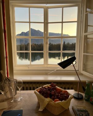 Iwan Rheon Instagram - What a place! 🤌🏔🤩@themagicflutefilm