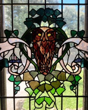 Iwan Rheon Instagram - Found my dream house 😊🦉#civette #nature #stainedglass
