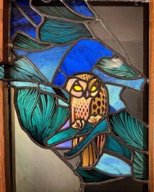 Iwan Rheon Instagram - Found my dream house 😊🦉#civette #nature #stainedglass