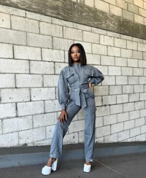 Iyana Halley Instagram - stock been up over here 😏🤍📉 @FashionNova

Outfit: Aria Utility Jumpsuit 🫶🏾