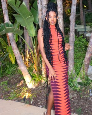 Iyana Halley Instagram - your favorite girl 😘 @FashionNova 

Oh yeah I did my own hair 😊

-more than you know skirt set 🙊