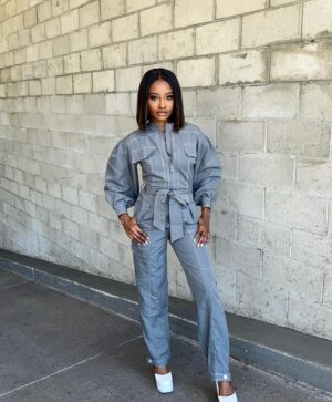 Iyana Halley Instagram - stock been up over here 😏🤍📉 @FashionNova

Outfit: Aria Utility Jumpsuit 🫶🏾