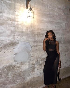 Iyana Halley Instagram - Handle with care 🫶🏾🤝🏾

@prettylittlething 💓